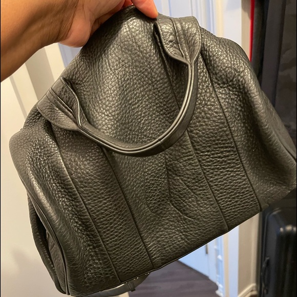 Alexandra want Rocco bag in gold hardware - Picture 3 of 5